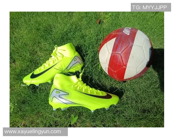 选择宽的足球鞋提升舒适度与表现的完美指南